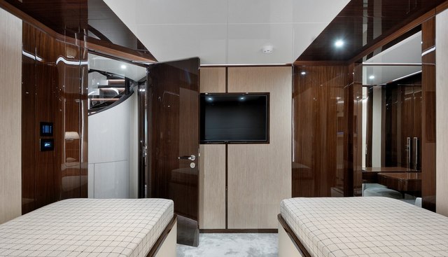 LAZZARA UHV 100 yacht for sale 28