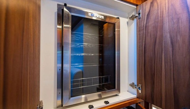 EL MAR V yacht for sale 909