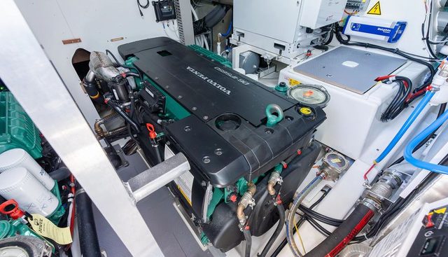 F4.9 yacht for sale 67