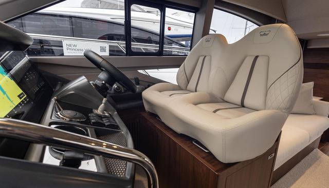 F50235 yacht for sale 44