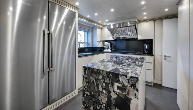 CONFESSA yacht for sale 12