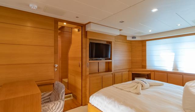 HUMMINGBIRD yacht for sale 10