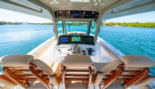 42 Lujo yacht for sale 24