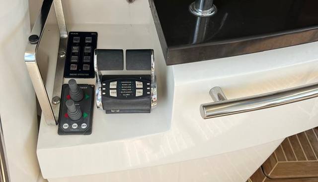 CRANCHI SIXTY 6 FLY yacht for sale 4