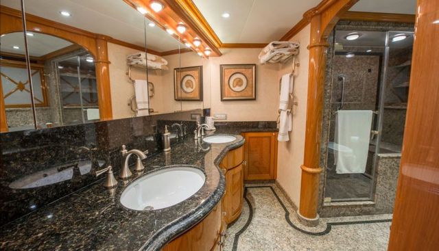 FOOTLOOSE yacht for sale 28