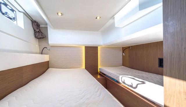 Bee's Knees yacht for sale 40