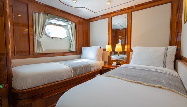 STELLA FIERA yacht for sale 45