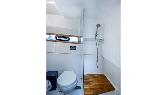 XURU yacht for sale 27