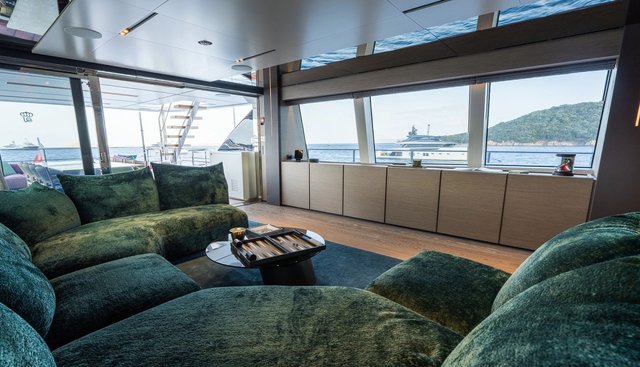QUEEN J III yacht for sale 39