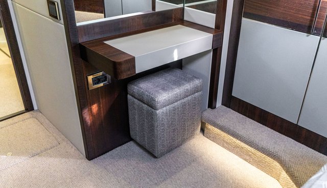 BELLA GEE yacht for sale 40