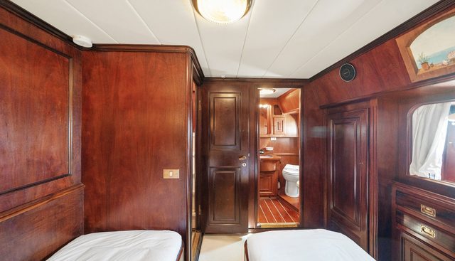 AMMIRAGLIO yacht for sale 22