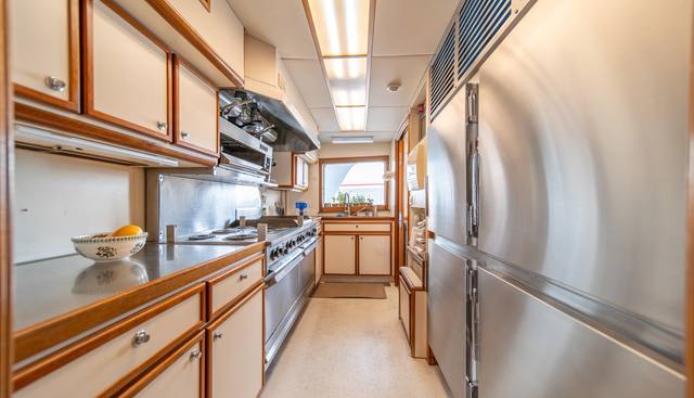 ESCAPE OF LONDON yacht for sale 18