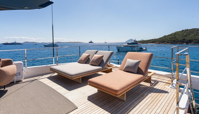 QUEEN J III yacht for sale 52