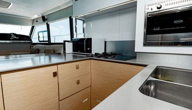 Libert'e yacht for sale 22