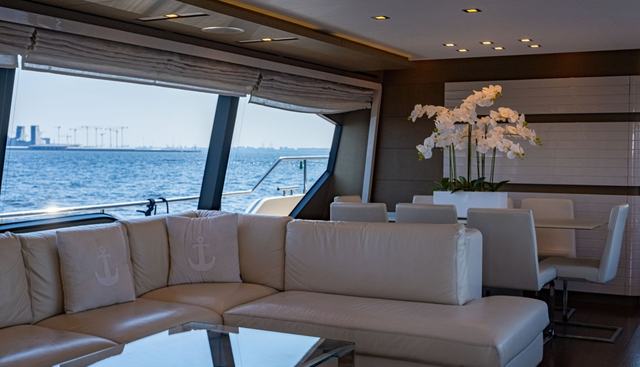FERRETTI 870 yacht for sale 7