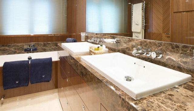 MIRA yacht for sale 12