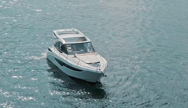 335HTS-044 yacht for sale 8
