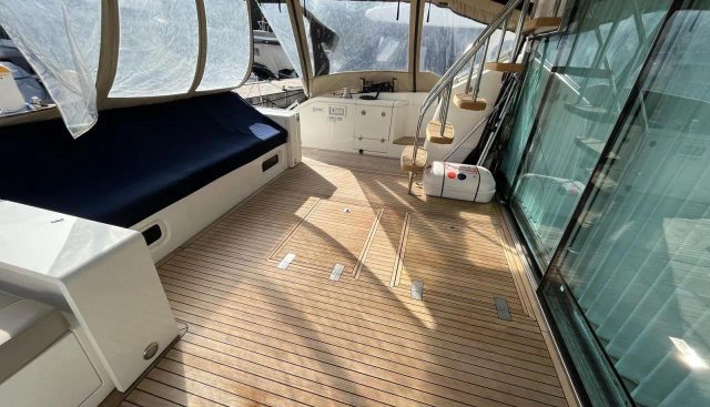 Fairline Squadron 65 yacht for sale 9