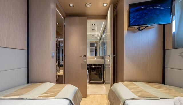 Zalanka yacht for sale 32