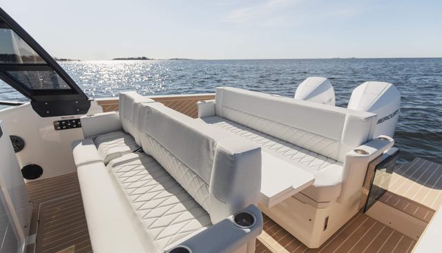 320GTO-798 yacht for sale 9