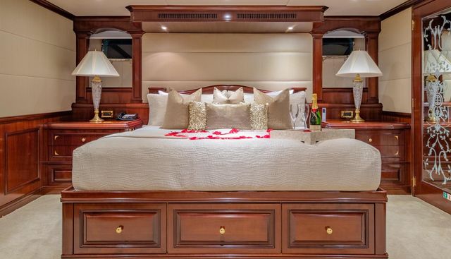 STARSHIP yacht for sale 30