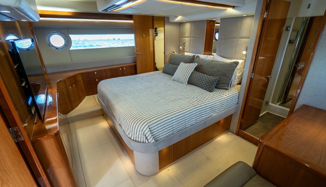 Island Moon yacht for sale 37