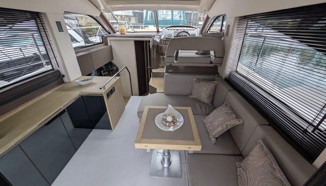 Lucky Us yacht for sale 8