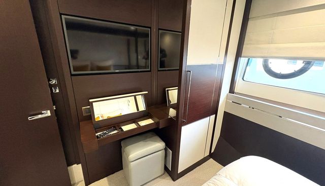 Y76 yacht for sale 40