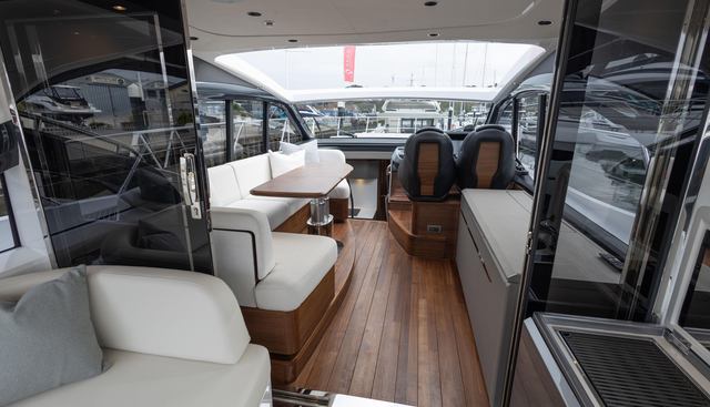 V50943 yacht for sale 44