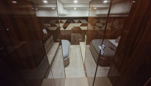 Seakeeper Gyro yacht for sale 34