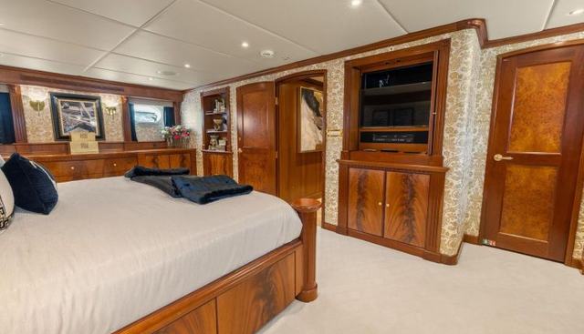 DIRT POOR yacht for sale 59