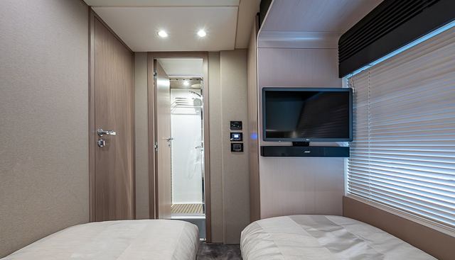 LIQUID ASSET yacht for sale 32