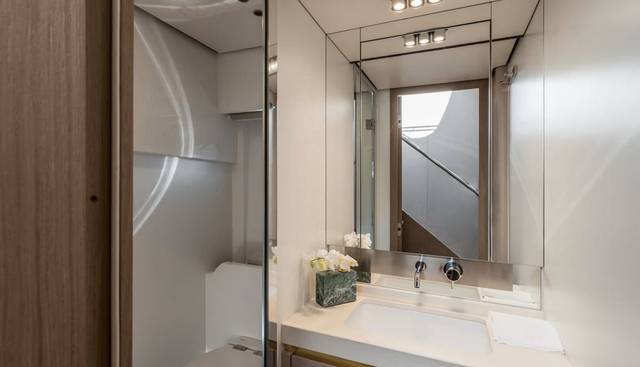 AZIMUT 60 FLY yacht for sale 17