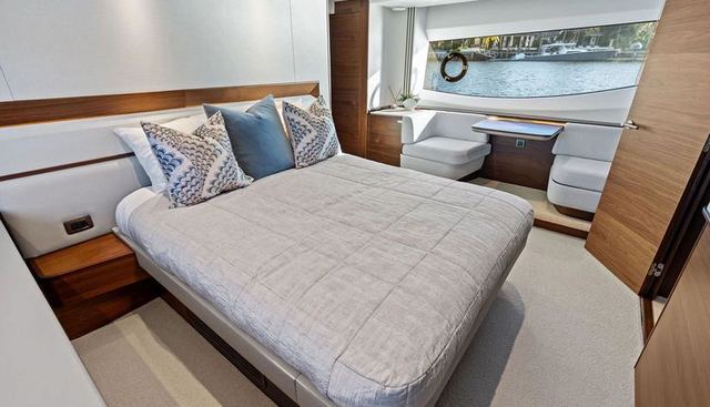 R&R yacht for sale 43
