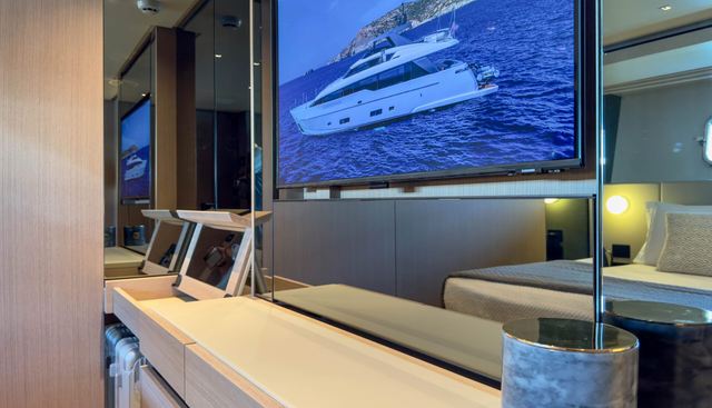 SL90A yacht for sale 37