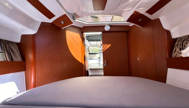 Sea Spray yacht for sale 15