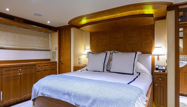 ST. TROPEZ yacht for sale 38