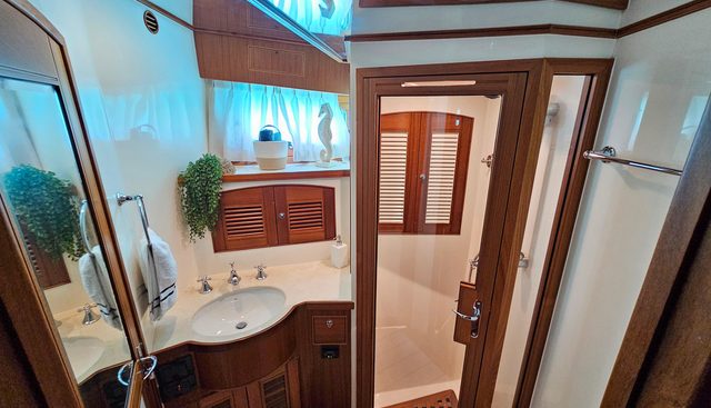 Living With E's yacht for sale 28