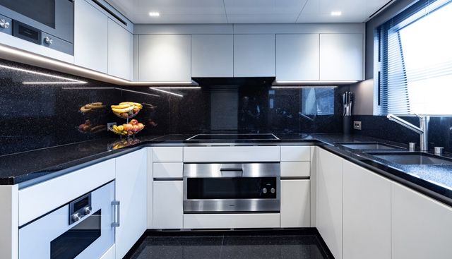 LADY LU' yacht for sale 34