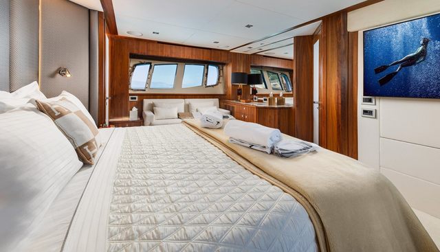 Blade 6 yacht for sale 17
