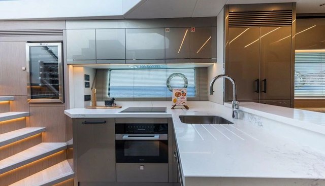 PREDATOR 75 yacht for sale 64