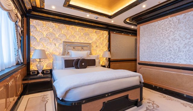 I DYNASTY yacht for sale 19