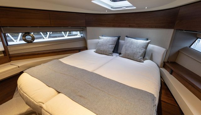 F50235 yacht for sale 8