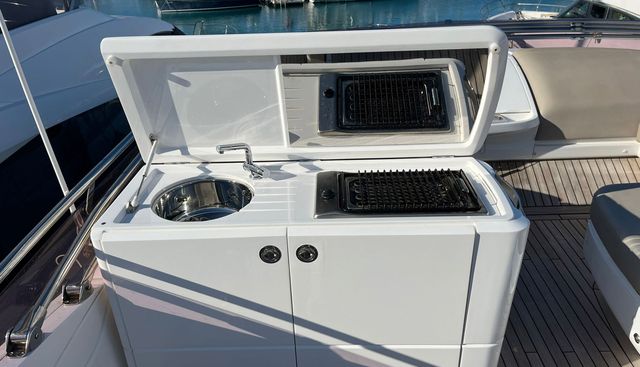 F55 yacht for sale 9