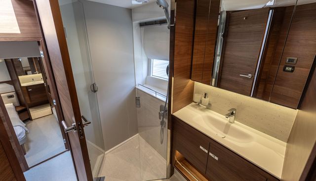 F58015 yacht for sale 35