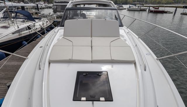 V50941 yacht for sale 10