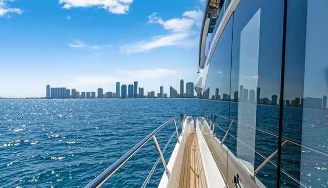 MANHATTAN 68 yacht for sale 43