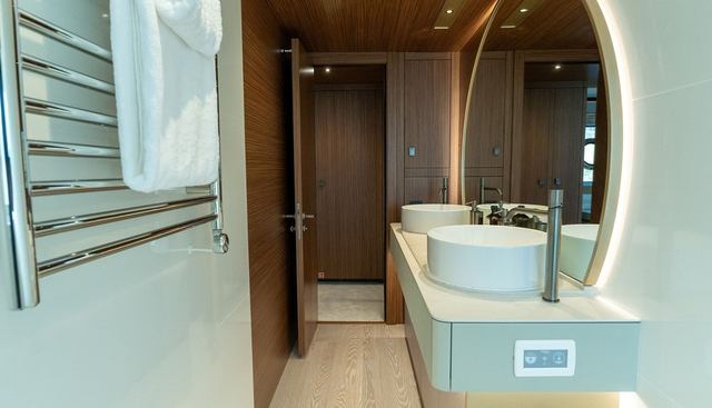 8022580 yacht for sale 37