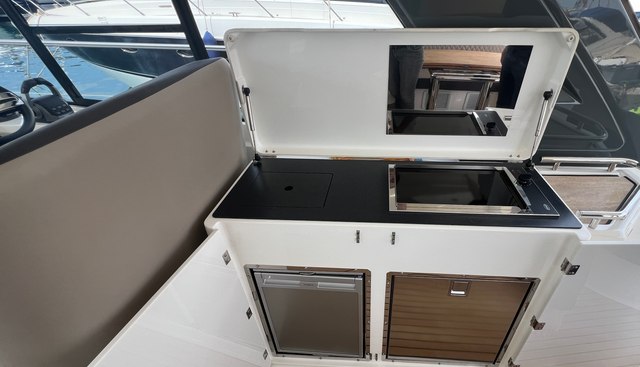 White Pearl yacht for sale 12
