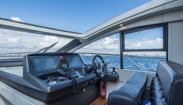 QUEEN B yacht for sale 18